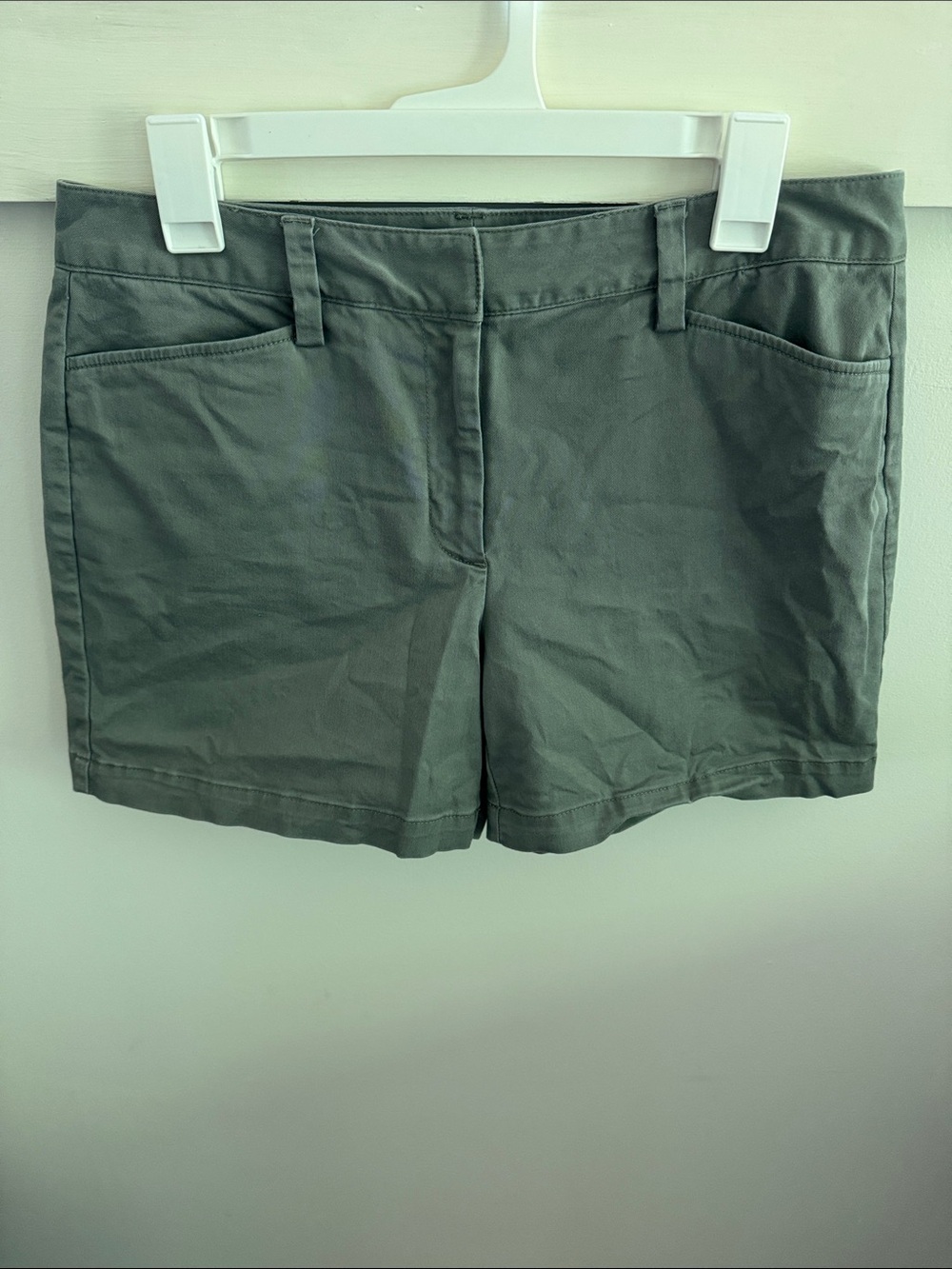 Lands’ End Mid Rise Chino Shorts Olive Green Cotton Stretch Women’s Size 8